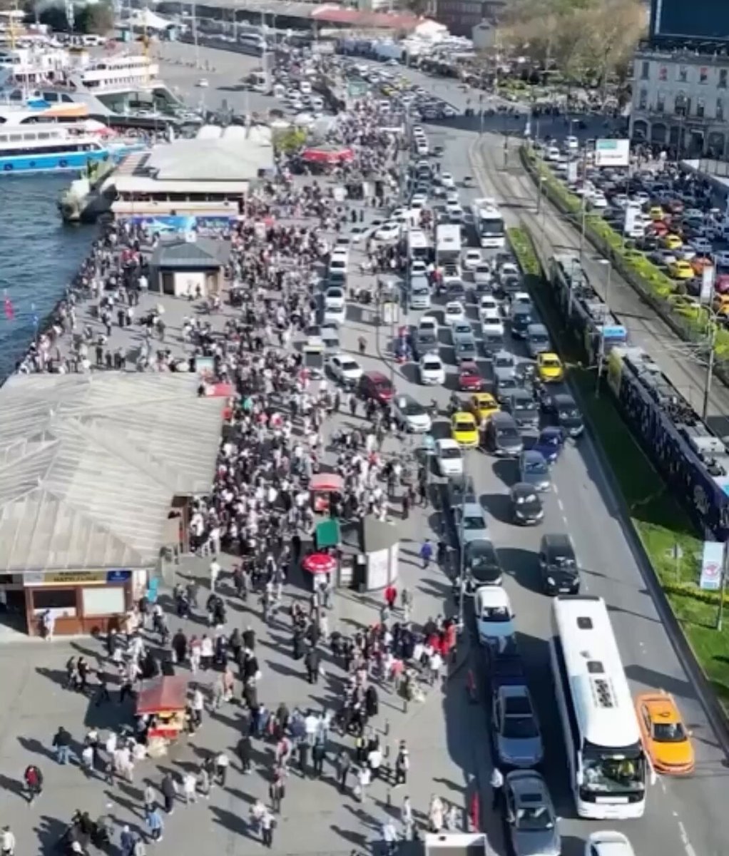 Eminönü’ndeki bayram yoğunluğu…