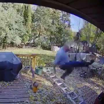 #OSHA is not impressed by this ladder set up..... 🤨 #safety #gutter #ladder #HomeImprovement #fail #FAFO #leaves