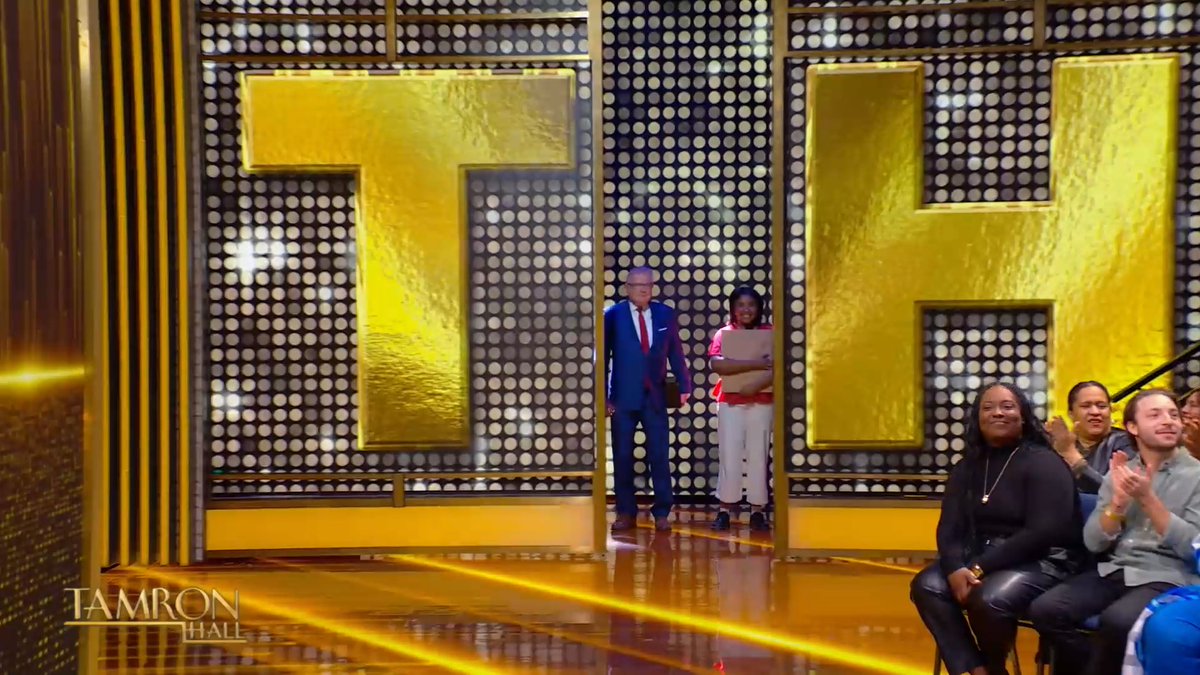 A thousand reasons to celebrate 🎉 Klein College took center stage to honor Temple alum Tamron Hall ’92 and her incredible milestone—1,000 episodes of The Tamron Hall Show! Once an Owl, always an Owl. 🦉❤️
