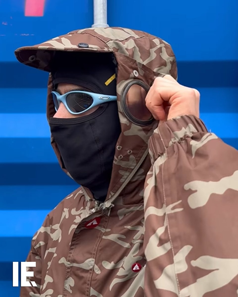 This hoodie zips up into a full camouflage suit, with goggles for the eyes. 📽️: Instagram/ secondwavevintage