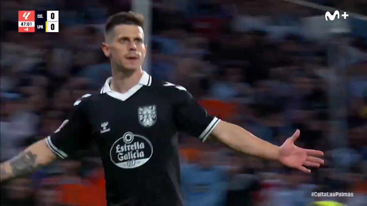 La temporada pasada se comió la 1RFEF. Ahora hace cosas así en Primera con el RC Celta Que bueno es Alfon.