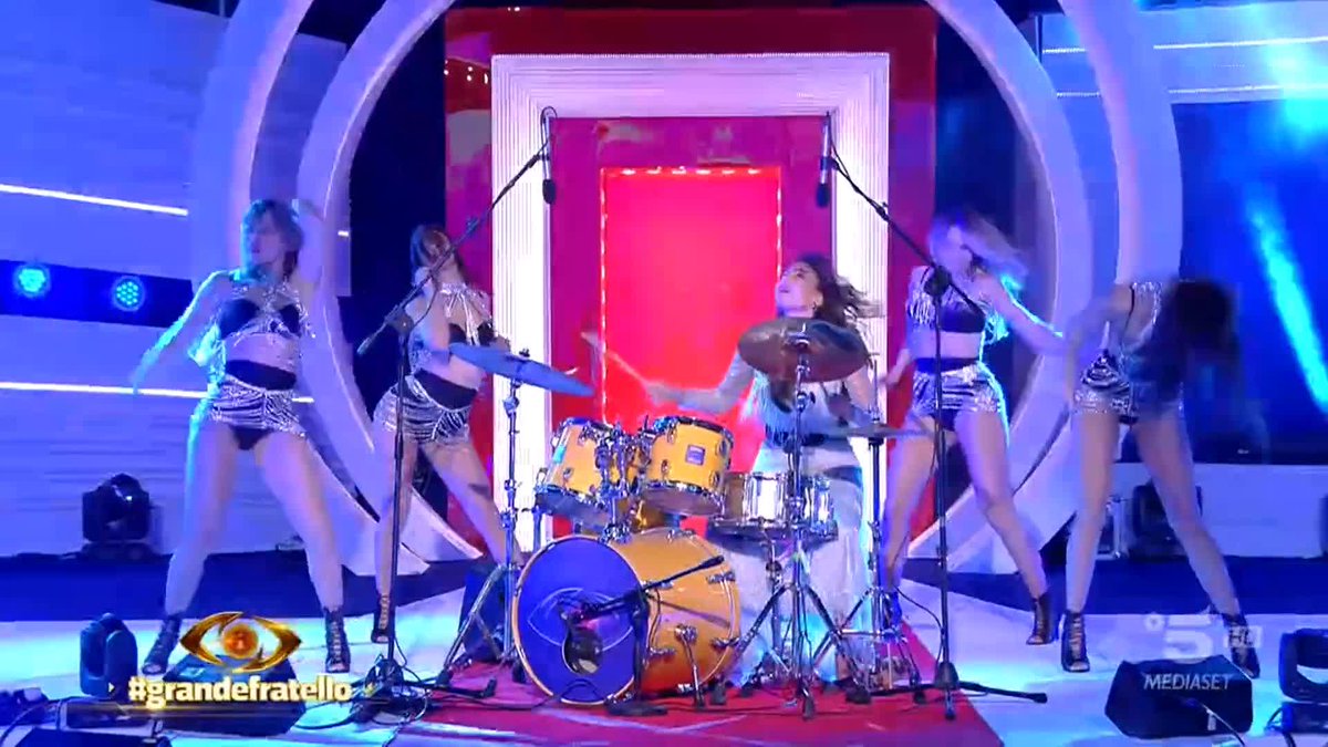 Zeudi, questo momento non potevi non condividerlo con mamma Maria Rosaria e tuo fratello Giuseppe 🥹 #GrandeFratello