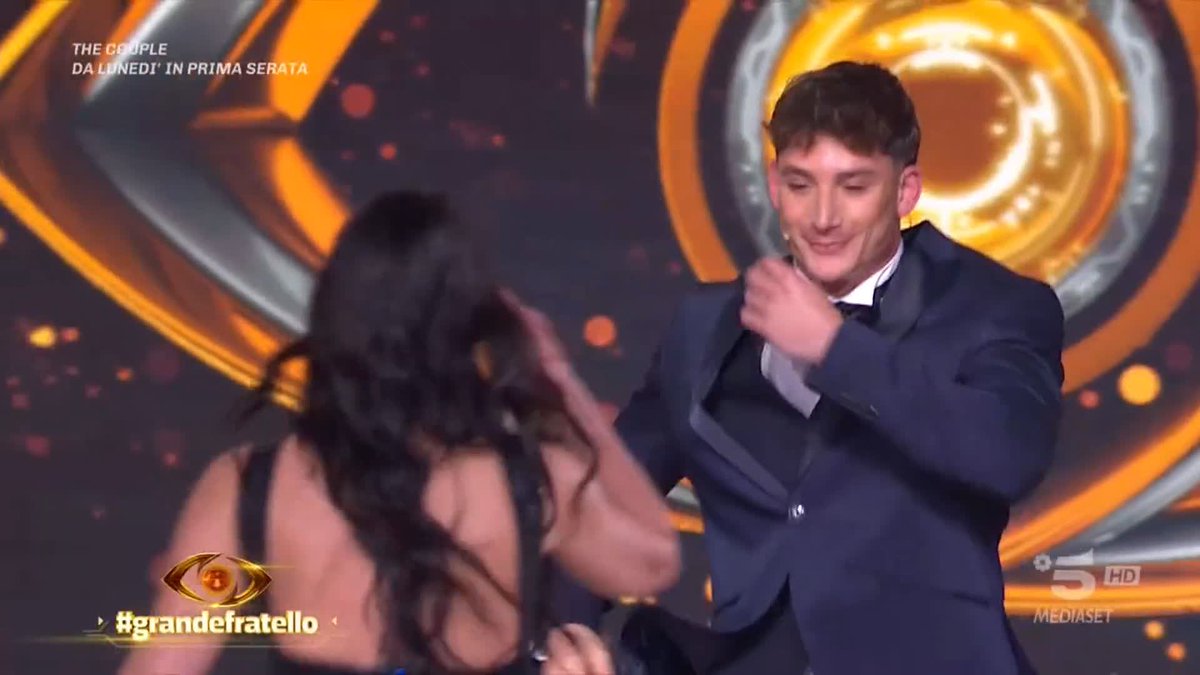 Per Mariavittoria e Tommaso è il momento di riabbracciarsi 😍 #GrandeFratello