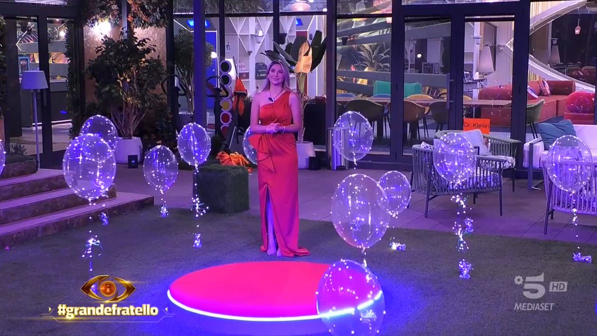 In una serata così speciale, papà Gianni non poteva che essere vicino alla sua Chiara 🥹 #GrandeFratello