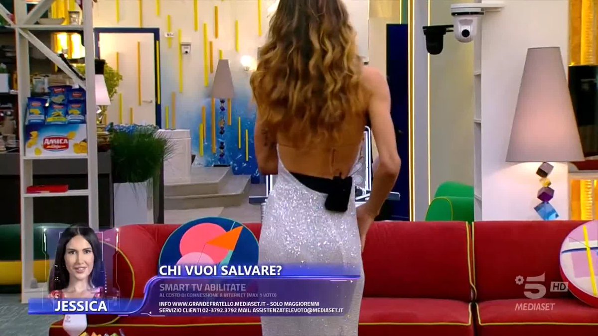Rebecca entra in Casa e ha una sorpresa per le nostre finaliste... #GrandeFratello