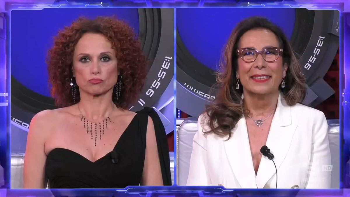 È finalmente arrivato il momento di un'intervista doppia alle nostre opinioniste... Cesara e Beatrice, siete pronte? 😉 #GrandeFratello