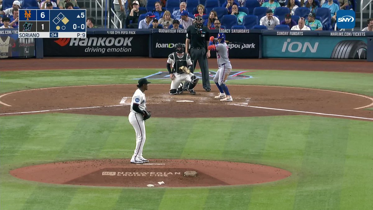 Luis Torrens' ball hits off of Derek Hill's leaping glove for a homer!