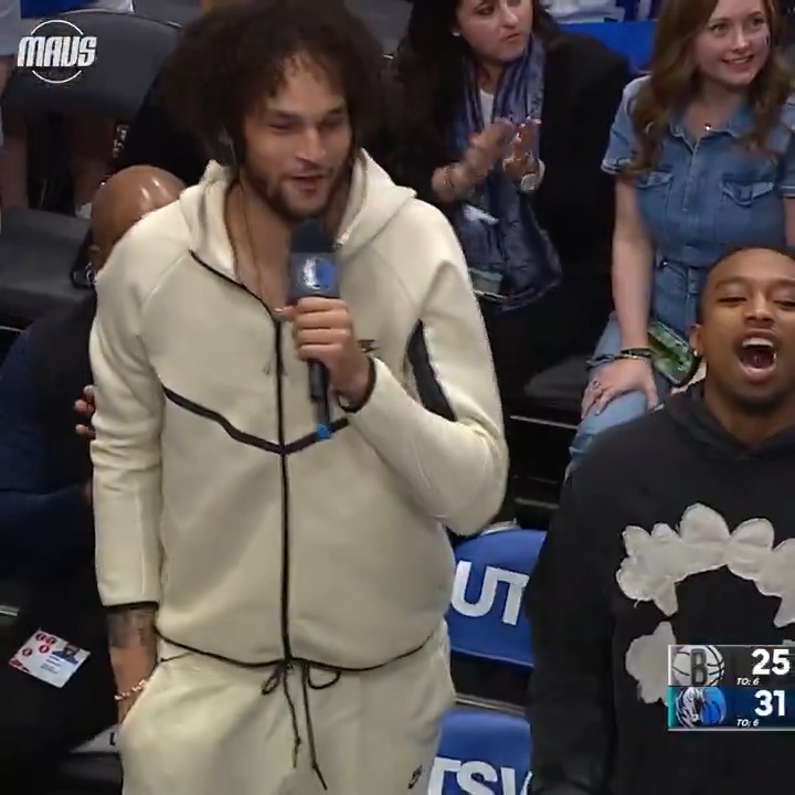 AD LOBS IT TO THE LAND LORD #MFFL
