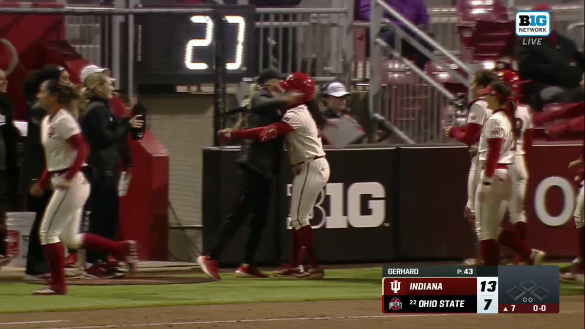 T7 | HOME RUN NO. 3 ON THE DAY FOR BRI! She has tied the program record of 40 career bombs!