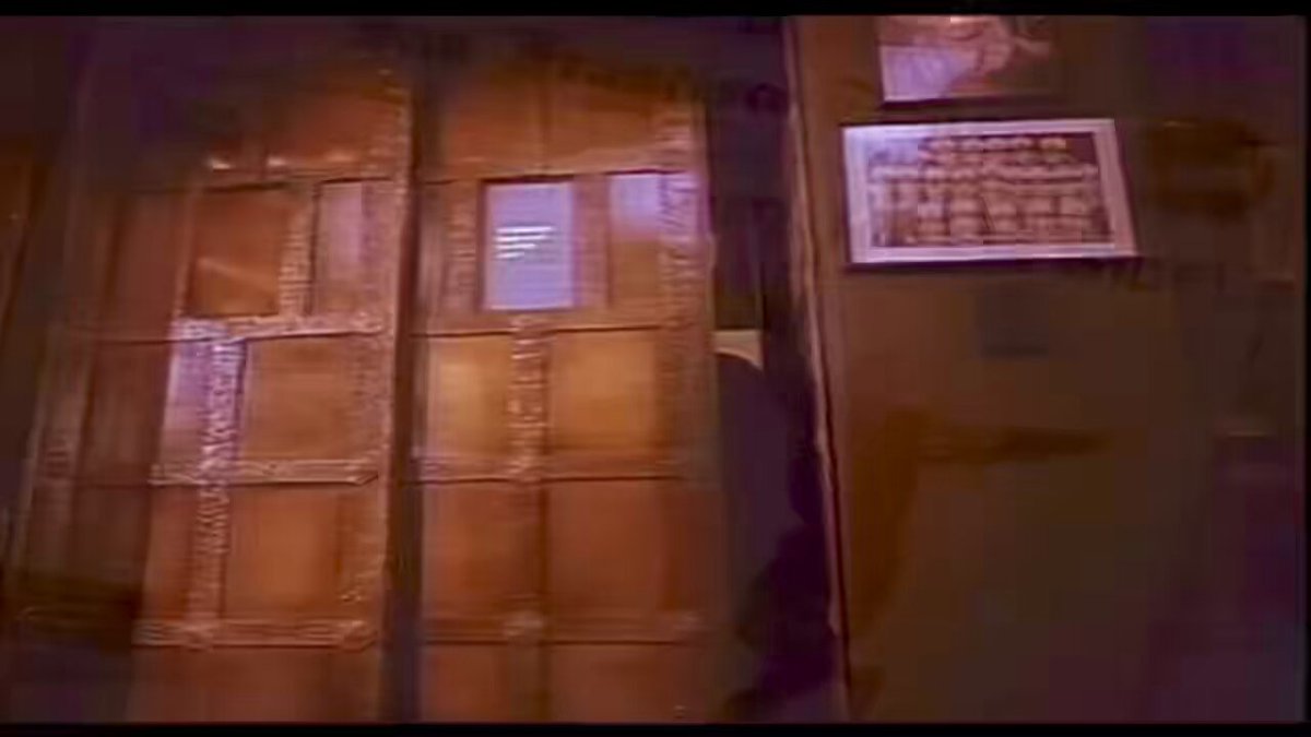 I wanted New York ! (The Mecca) So I wrote a video treatment with a dude saying “Hammer you ain’t hittin’ in New York” That song became a Hit !!! 🔥🕺🏾 and on my next album I sold two million albums in New York alone. 😤🕺🏾🔥