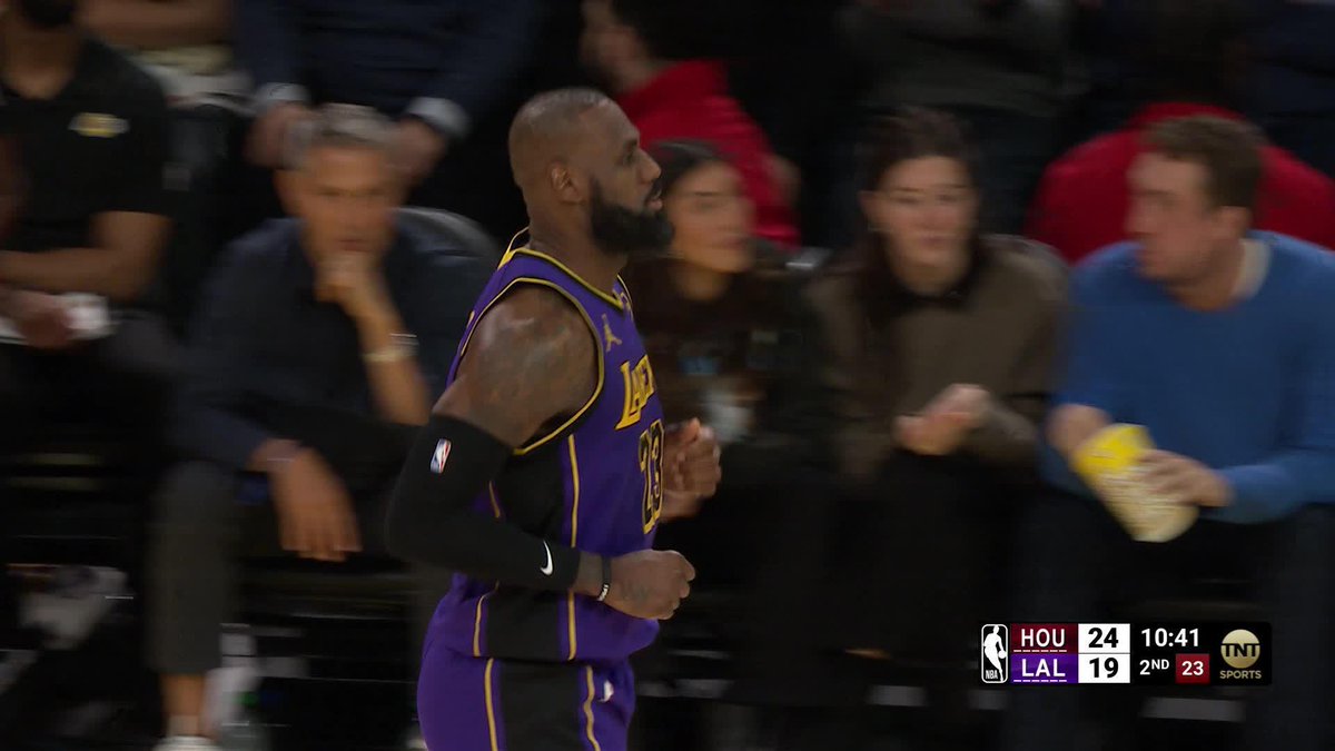 LEBRON FROM DEEP OFF ONE LEG 😳