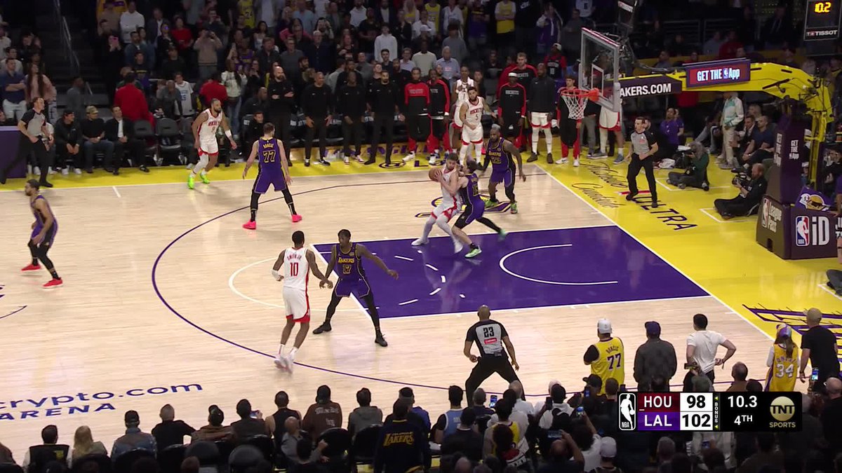 LEBRON WHAT A BLOCK 😱