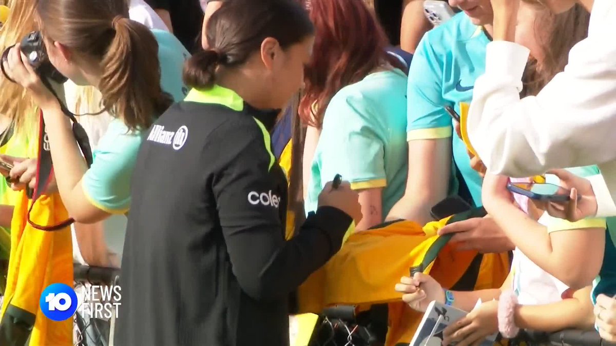 Sam Kerr has donned the Matildas training kit for the first time in 16 months, joining a fan day at Leichhardt Oval. Controversy continues to swirl around her return to the Aussie camp | CommBank Matildas 10 Football 10 Sport Bence Hamerli