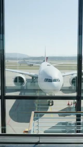 Rolling into the Future: From 1 July 2025, all SWISS employees get the game-changing Crew Shoe. ๐โก With retractable wheels, gliding through airports & meetings has never been easier.๐ #flyswiss #SWISSCrewShoe
