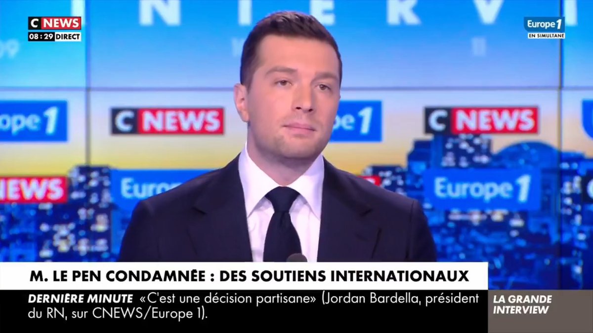 Beaucoup de Français ont le sentiment que, quand on ne partage pas les idées qui se succèdent au pouvoir depuis 30 ans, on n'a ni les mêmes droits ni les mêmes devoirs. Notre démocratie est malade, abîmée par des décisions contraires à la nécessaire égalité entre les citoyens.
