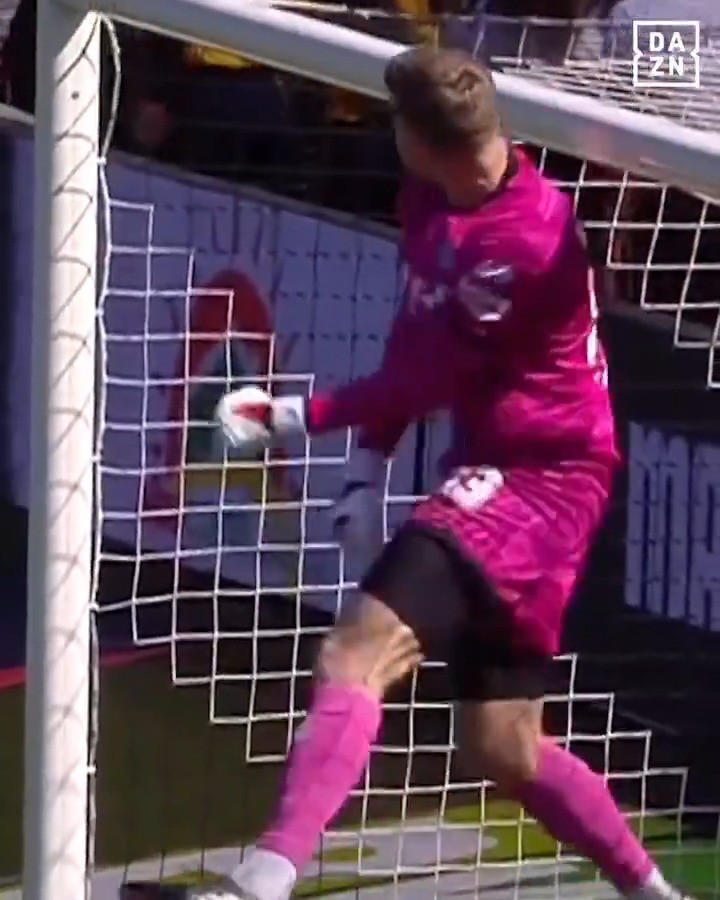 Ma no, Klinsmann: ma cosa fai? 🤕😂 #SerieBKT #CesenaJuveStabia #DAZN