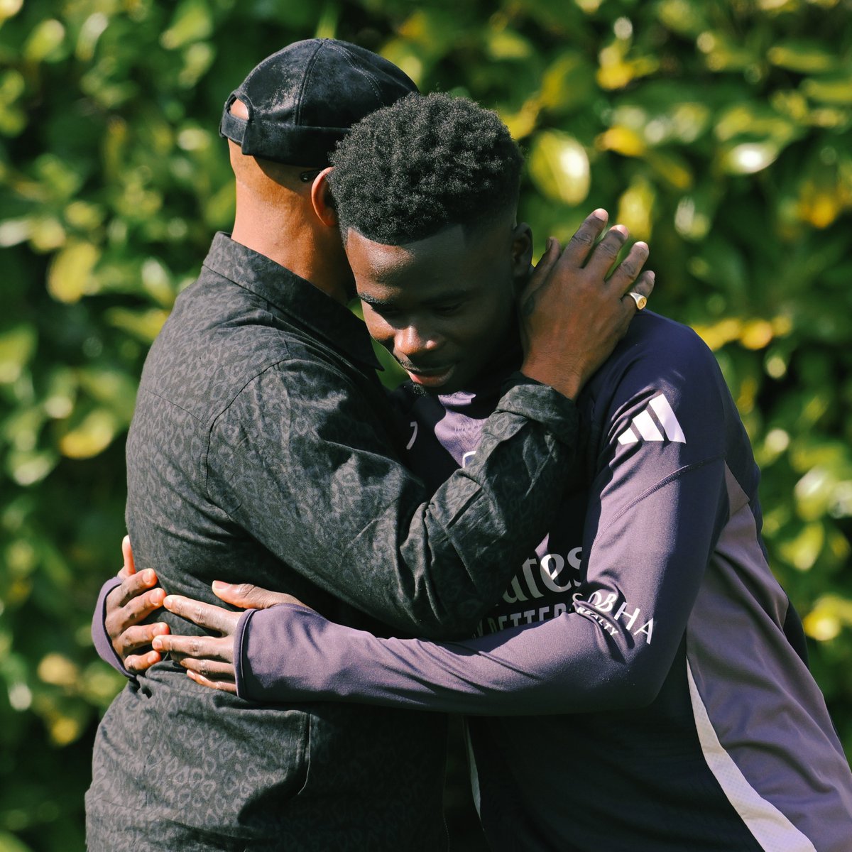 We had a special guest at training yesterday 🤩 Great to see you, Ian Wright! 🫱🏾‍🫲🏿