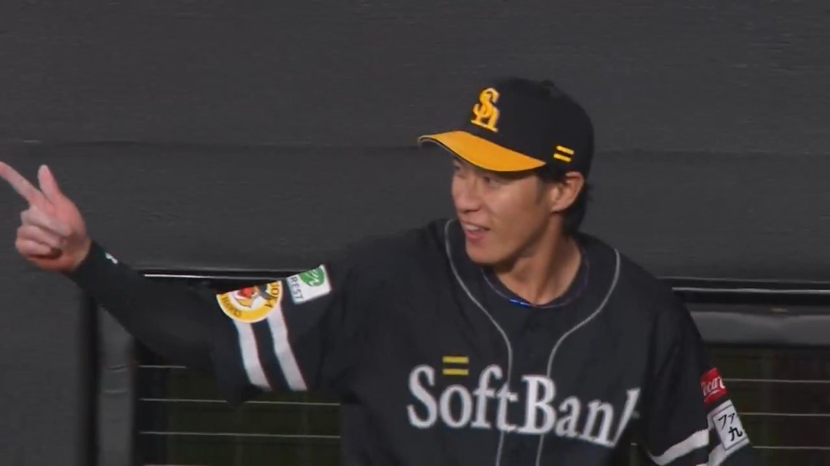 攻守に絶好調✨ 福岡ソフトバンク #柳田悠岐 選手のスライディングキャッチ👏 #sbhawks 👇ライブ配信はこちら