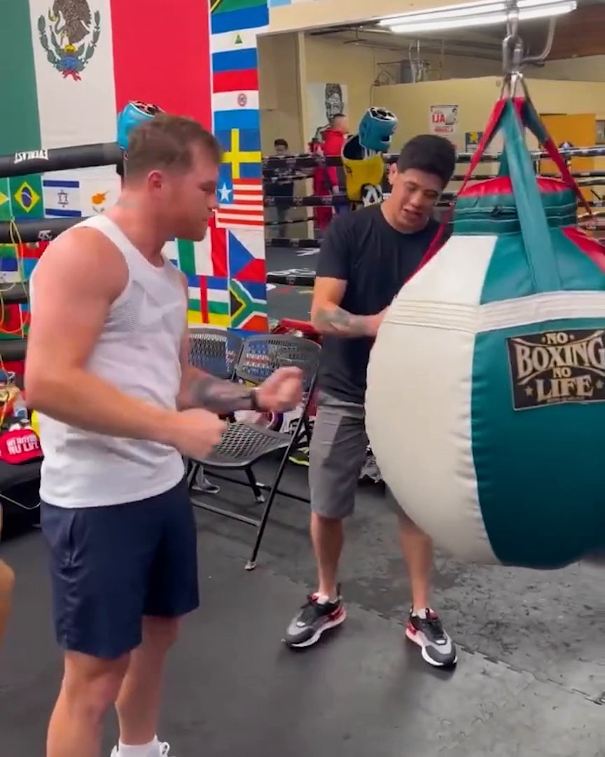 When Brandon Moreno learned from Canelo 👊 (via jasonkhouse/IG)