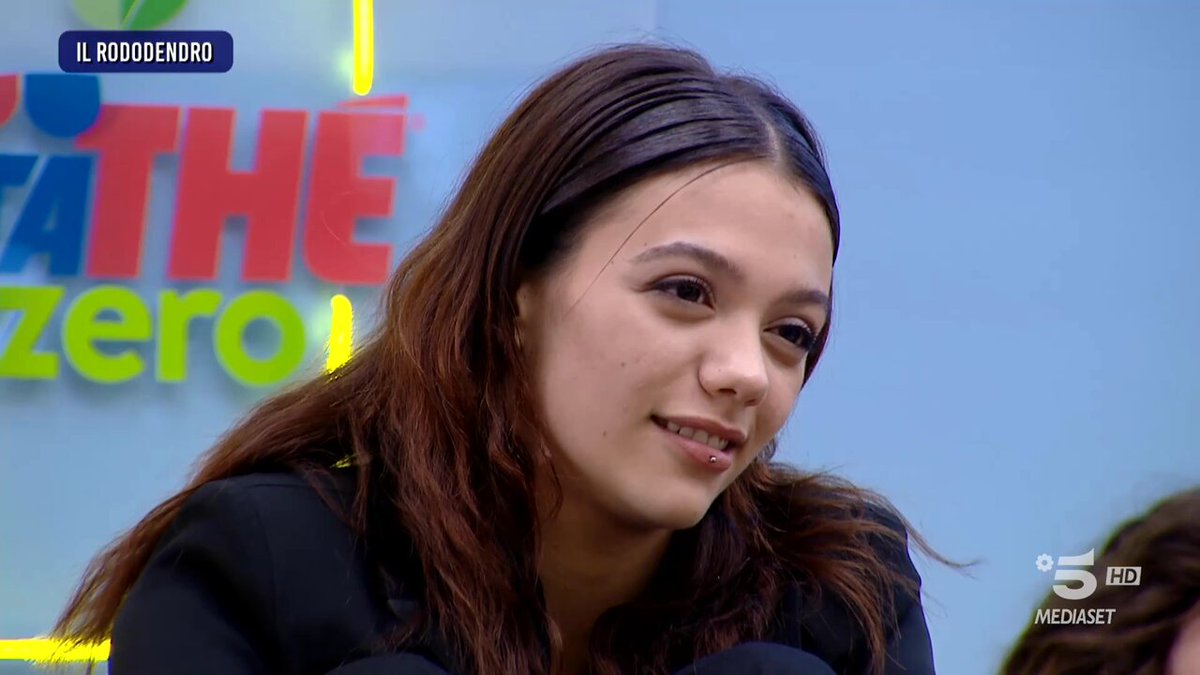 Trigno: “Mi rodeDENDRO che Antonia parli sopra gli altri e commenta cose che non andrebbero commentate” Antonia: “Picchi tu ti fai i fatti tuœi” Trigno: “No. Allora vieni qua dici mi rodeDENDRO che Trigno non si fa i cazzi suoi” È SEMPRE LUI #AMICI24