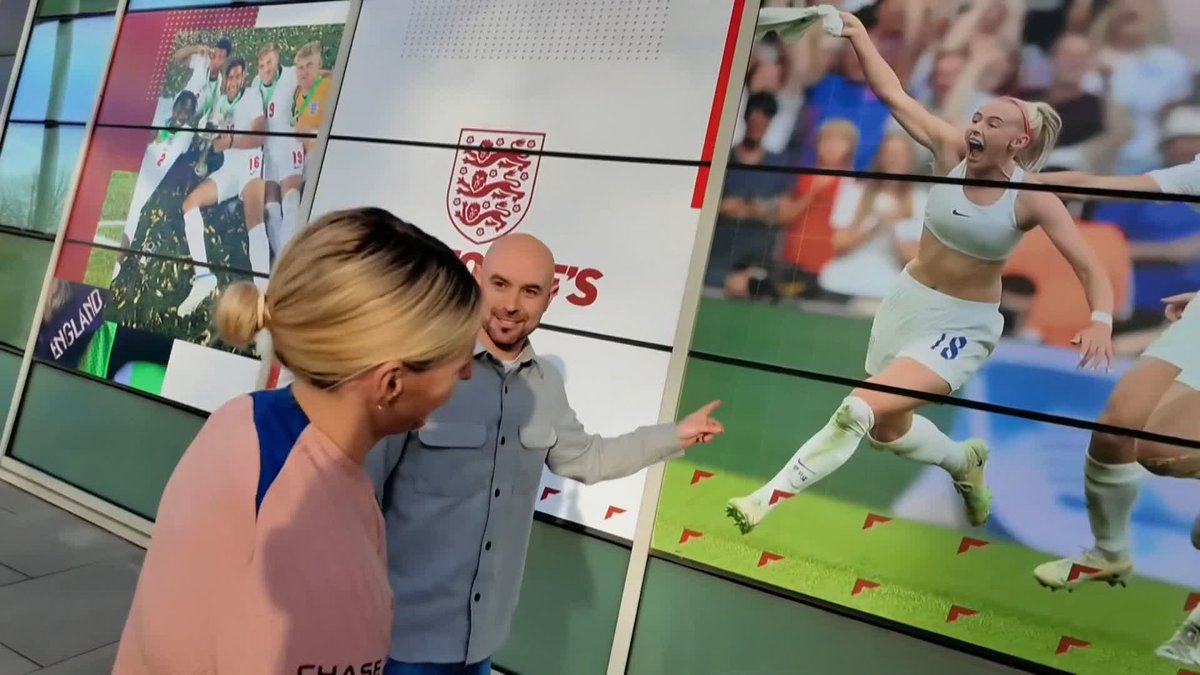 "I look at it and smile every time I see that picture" 📸 Chloe Kelly admiring her Euros winning goal celebration photograph on the wall at St George's Park 🤩