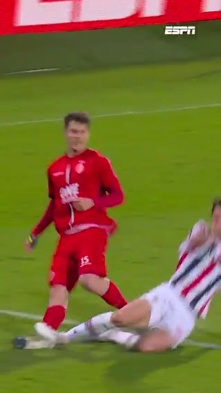KNVB schorst Kyan Vaesen twee wedstrijden voor deze tackle. Terechte straf? ⚠️