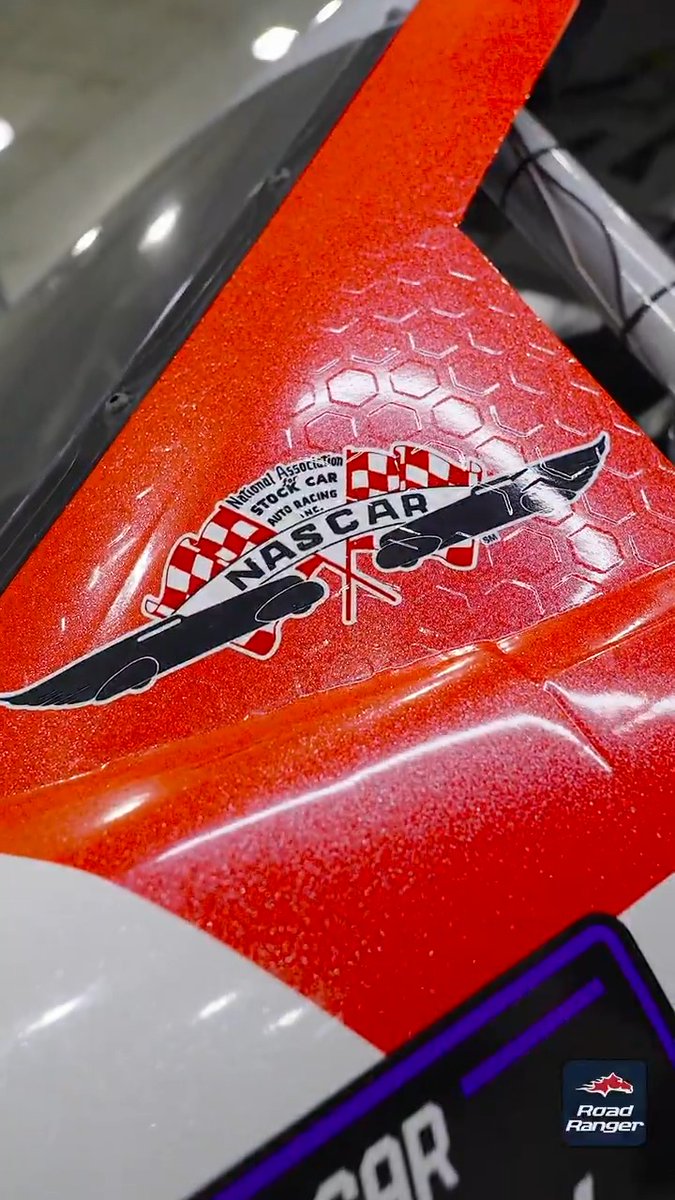 𝙂𝙀𝙏 𝙍𝙀𝘼𝘿𝙔 𝙏𝙊 𝙎𝙃𝙄𝙉𝙀! ✨ Sheldon Creed and the No. 00 team are debuting a fresh look with Road Ranger at Darlington Raceway this weekend. Sheldon Creed X Road Ranger USA Xfinity Racing X Larry McReynolds