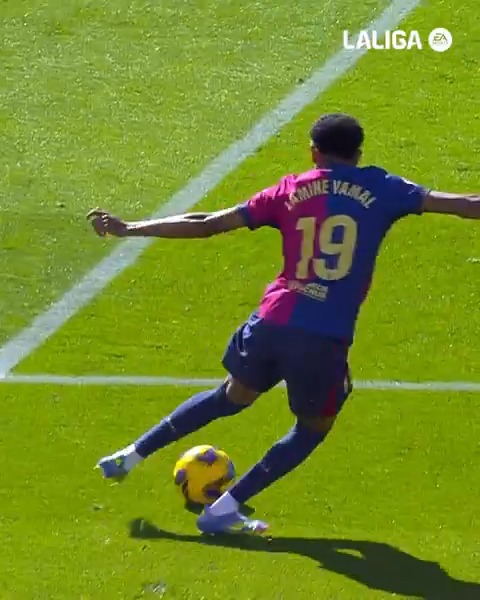 🤩🔄 Para verle en bucle. Lamine Yamal 💙❤ FC Barcelona #BarçaGirona | #LALIGAEASPORTS | #LALIGAHighlights