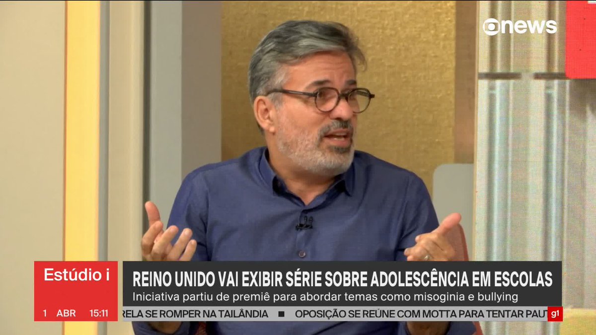 O Reino Unido vai exibir em escolas, de forma gratuita, uma badalada minissérie sobre adolescência que aborda questões sobre redes sociais, bullying, misoginia e masculinidade tóxica. Saiba mais com Marcelo Lins. ➡ Assista ao #Estúdioi: #GloboNews