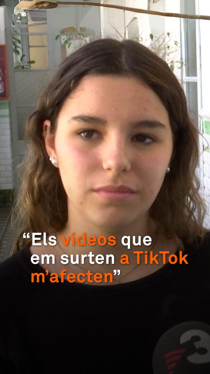 “Els vídeos que em surten a les xarxes m’afecten. Els cossos que hi veus no són els que et trobes al carrer.” TikTok i Instagram perpetuen estereotips de gènere i afecten més les noies que els nois, segons un estudi de la UPF Barcelona i la UOCuniversitat