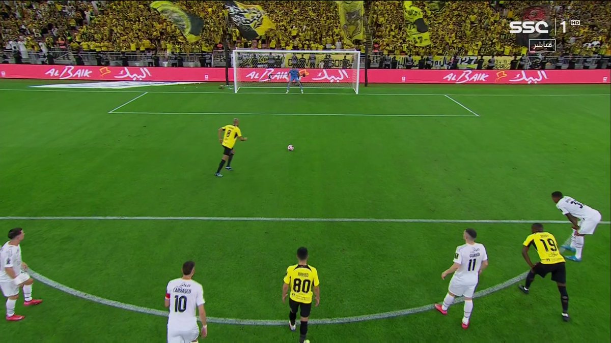 ” عيدك سعيد .. يا عميد ” 💛🖤 حدثني عن جنووون كرة القدم 🔥 مبروك للإتحاد هاردلك للشباب . #الاتحاد_الشباب