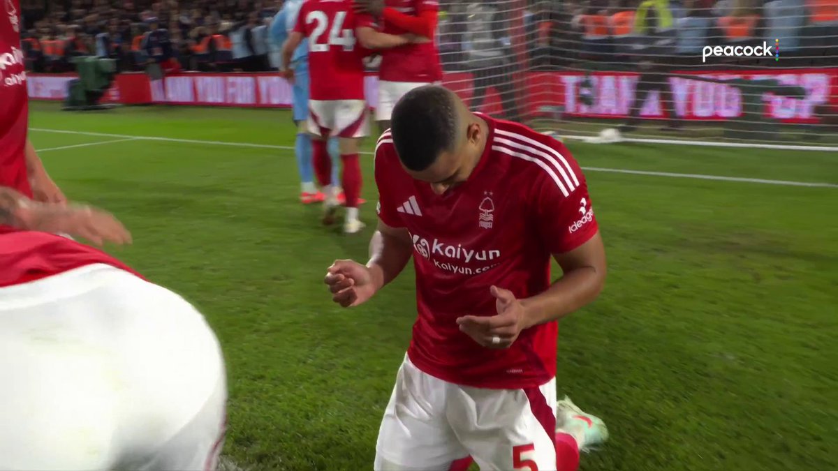 GOAL LINE CLEARANCE IN THE FINAL SECONDS. Murillo secures the win for Nottingham Forest! 😱