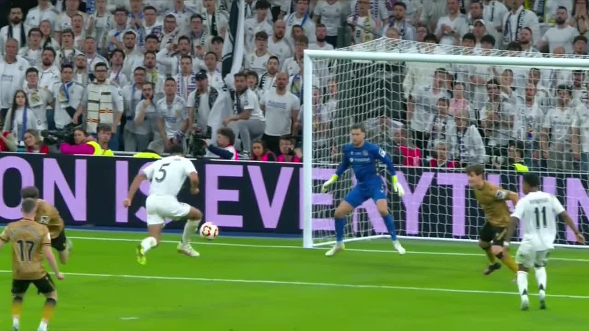 JUDE BELLINGHAM EQUALIZES FOR REAL MADRID JUST TWO MINUTES AFTER REAL SOCIEDAD TOOK THE LEAD LATE IN THE TIE 🤯