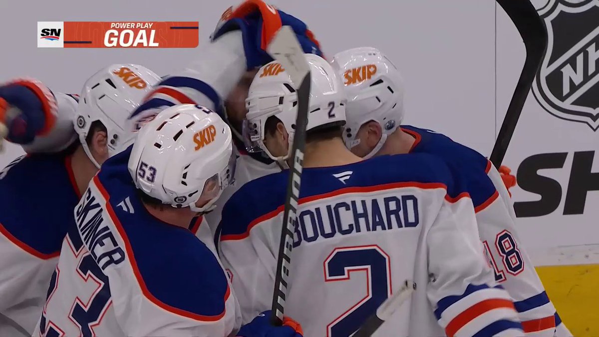 That fake out from Ryan Nugent-Hopkins was too smooth 🥵 📺: Sportsnet or stream on Sportsnet+ ➡️