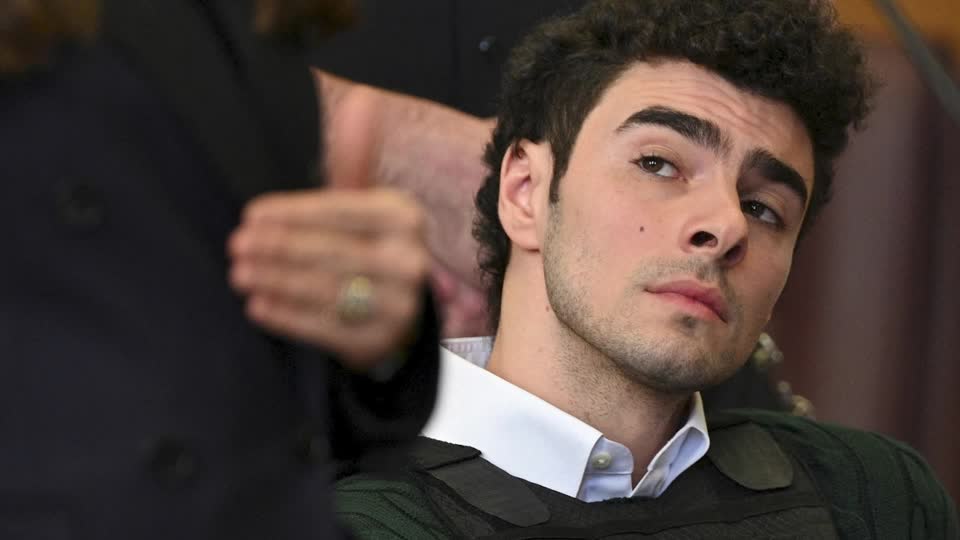 Federal prosecutors will seek the death penalty for Luigi Mangione for the murder of a health insurance executive in New York last year