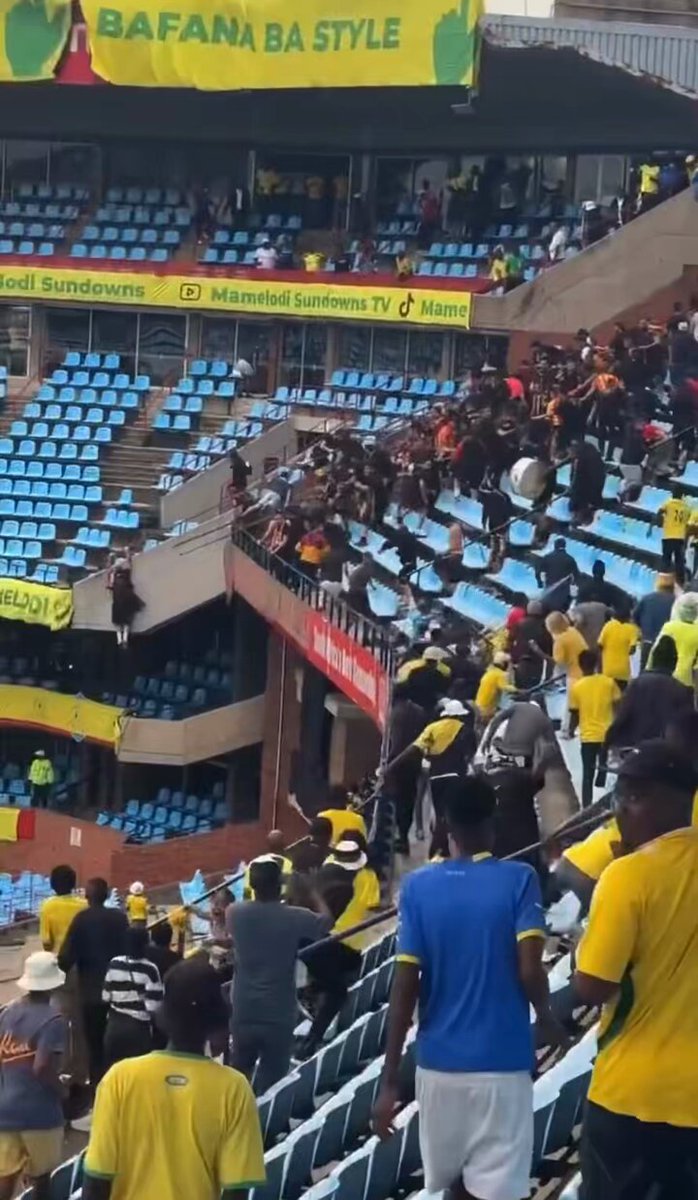 What started this whole fighting between Sundowns fans and Espérance Sportive de Tunisia fans?