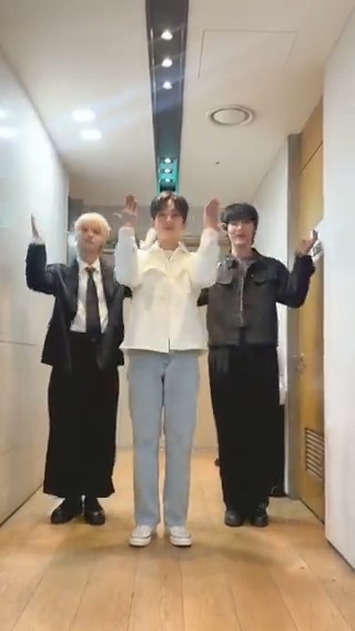 [#LUCY] '별 헤는 밤' 을 지난 아침엔 #원위 님들과 함께 쿠르릉 쿠르릉 #잠깨체조 ONEWE(원위) #ONEWE #용훈 #강현 #루시 #신예찬 #최상엽 #조원상 #와장창 #잠깨