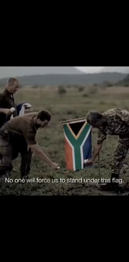 Afrikaaners sends a strong War message to South African government by burning the SA flag. 🇿🇦 Africans have never asked for any inch of Europe, America or Asia but Europeans keep laying claims of several territories they got through colonialism and Apartheid.