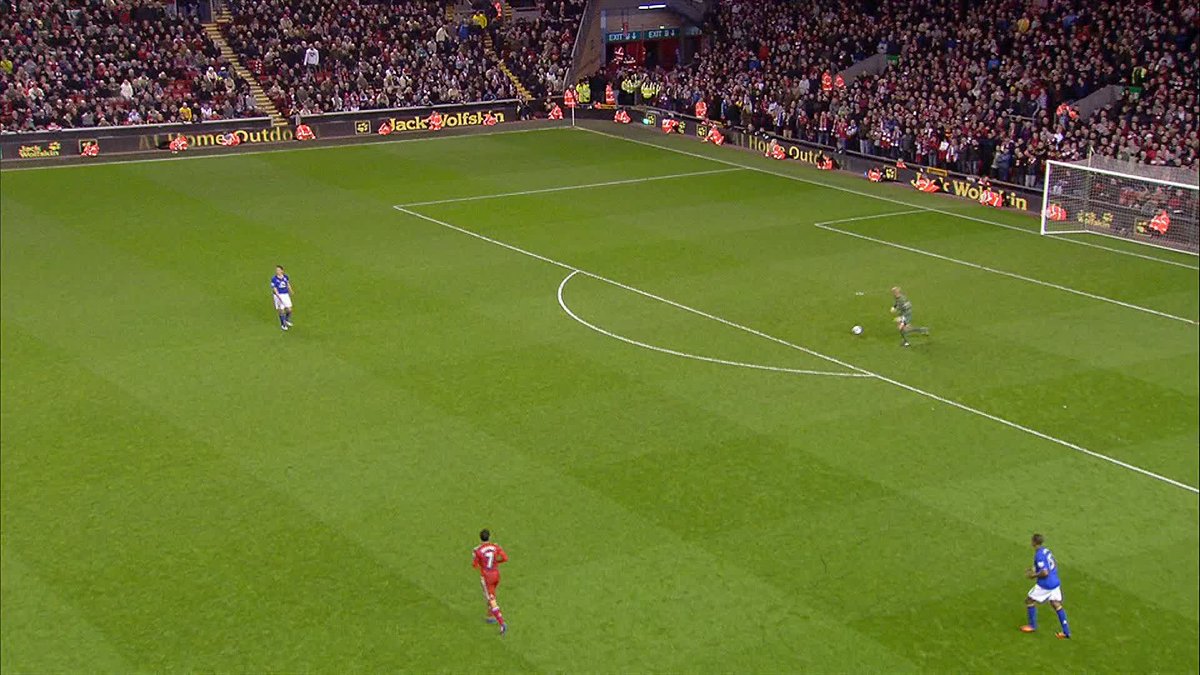 On his 400th Premier League appearance, Steven Gerrard scored the third goal of his magic Merseyside hat-trick in 2012 😤🔥