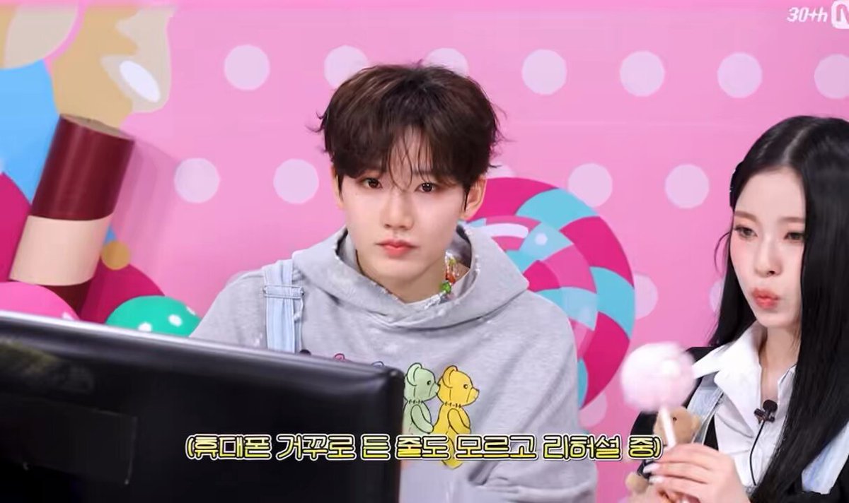 🐨: (holding the phone upside down) 🗣: your phone is upside down… 🐨: is it upside down? oh it is.. hehehehehehehe cutie-kyu!!!!