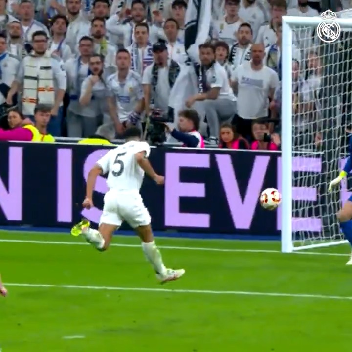 Look where Bellingham and Mbappe are when Vinicius started his run and look where they are when the cross is made, is Bellingham the striker or is it Mbappe I can’t tell.
