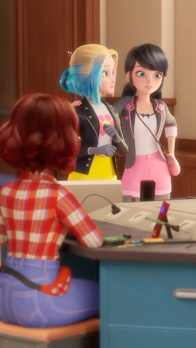 Alright girls, no last-minute surprises, let’s agree on the guest list! 👀 #MiraculousS6 #MiraculousLadybug #MLB