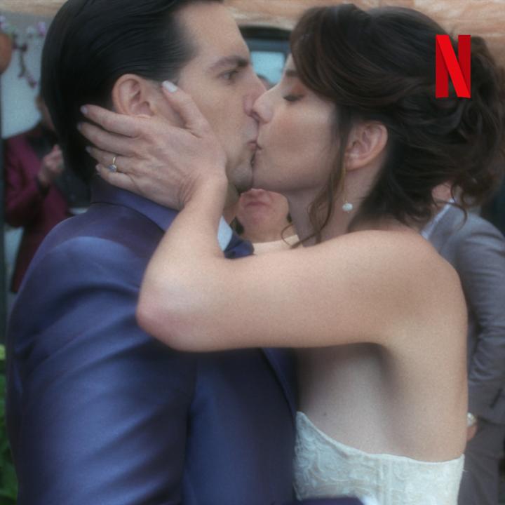Julián quería casarse con su novia, pero terminó en el altar con otra mujer que no conoce 😱 La serie 'Yo no soy Mendoza', protagonizada por Vadhir Derbez, llega a Netflix el 16 de abril.