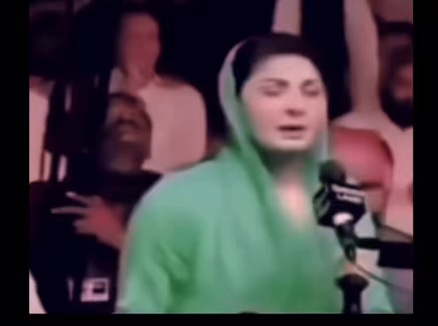 شاباش احمد جانے کا نئیں ۔۔بلاتی ہے مگر جانے کا نئیں!!!😜🤣