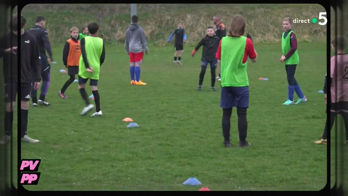 ⚽ Les Nazus : on a rencontré l'équipe de foot la plus bienveillante de France ! Ils ont entre 11 et 15 ans, des filles comme des garçons, qui s'éclatent après avoir été rejetés par des clubs. La devise : venez comme vous êtes ✨ Le #PVPP de Mohamed Bouhafsi dans #CàVous