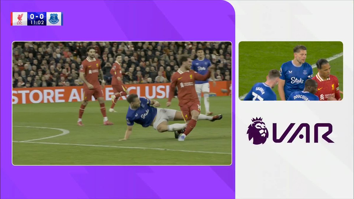 🗣️ "That's a potential leg breaker" Gary Neville believes James Tarkowski was 'very lucky' to escape red for this challenge on Alexis Mac Allister 😳