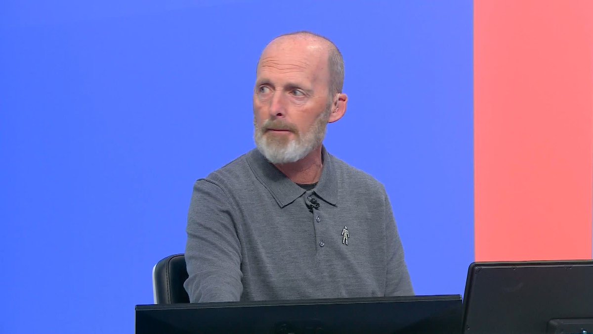 "It's a red card" 🟥 Mike Dean on James Tarkowski's challenge on Alexis Mac Allister.