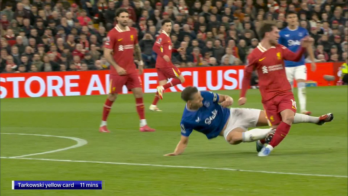 "For Paul Tierney not to give it on VAR is SHOCKING" "That's a straight red, ALL DAY LONG" No doubts from Jamie Carragher and Duncan Ferguson that James Tarkowski should have seen red for his challenge on Alexis Mac Allister ❌