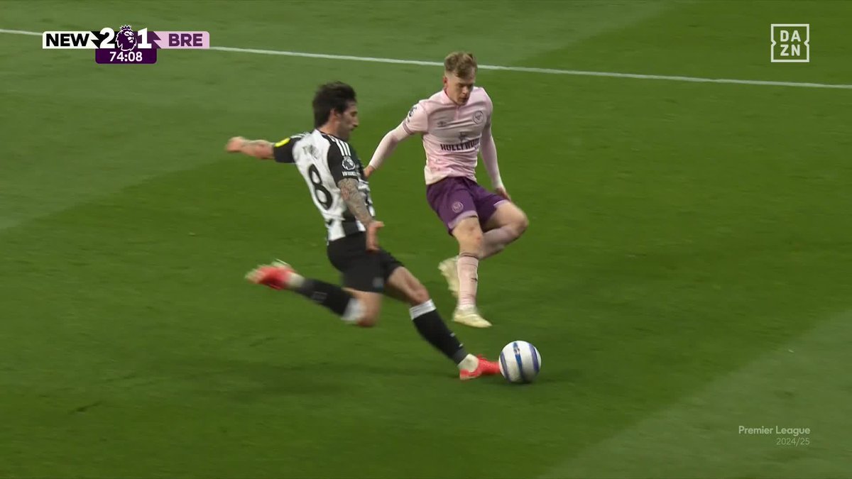 ¡¿QUÉ TE HAS INVENTADO, TONALI?! 😳😳😳😳 Hay que ser muy bueno para intentar esto y que te salga 🎩 #PremierLeagueDAZN ⚽️🏴