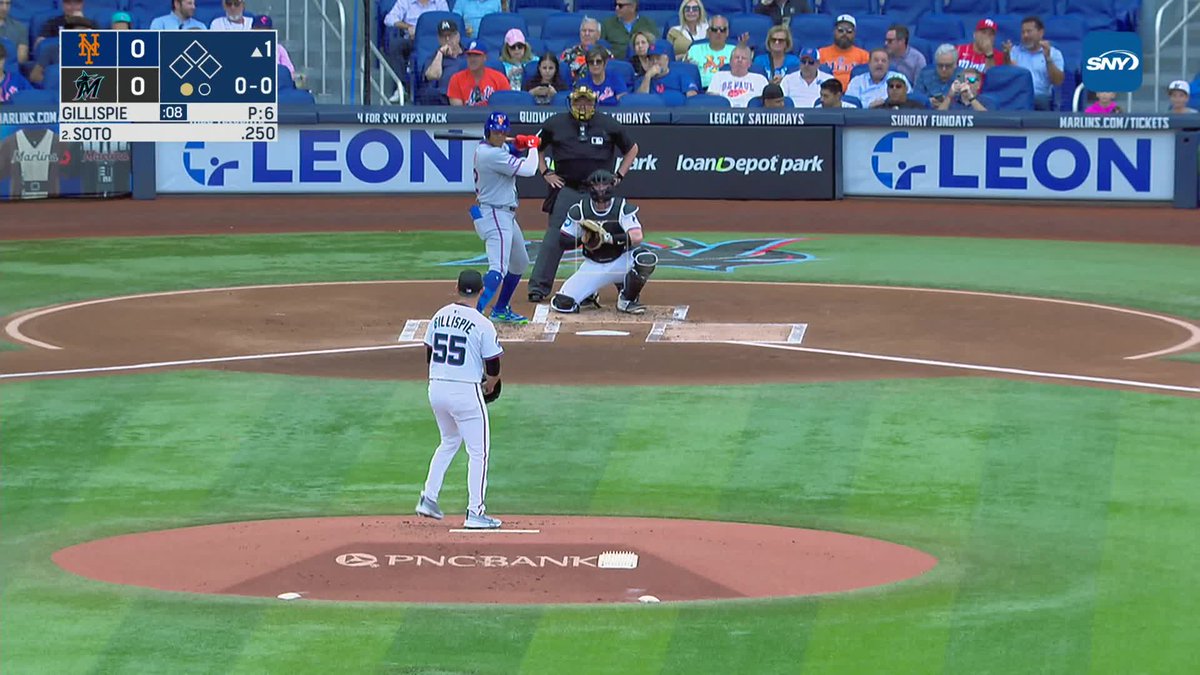 Juan Soto got a base hit after tossing away his sunglasses 😎